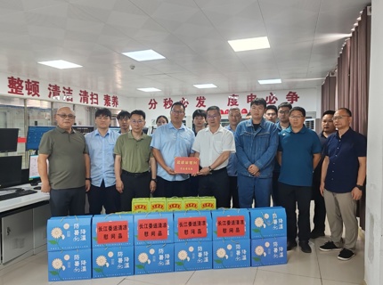 马水山带队到suncitygroup太阳集团公司风电场调研，为一线职工“送清凉”